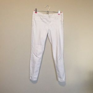 White JEGGINGS! Cropped and skinny leg